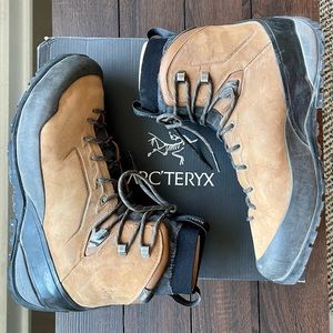 Arc’teryx Bora Mid Leather Goretex Hiking Boots